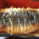 日本料理 竹生島 - 鰻遊膳　ひっくり返してみるとやはり蒸しが入っている模様
