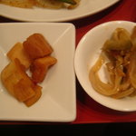上海料理 ワンズ・キッチン - 大根の漬物とザーサイのアップ