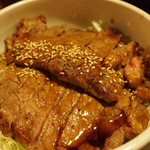 大ど根性ホルモン - サーロインステーキ丼 W　1,100円 