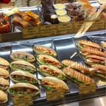 57871436 - 上段にはケーキ、下段にはカスクート等