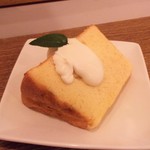 m cafe - シフォンケーキ　キャラメル