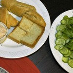 天然酵母のパン オオナミ - パン三点、サラダと共に