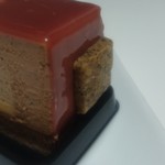 ショコラトリー・パティスリー ソリリテ - アールグレイの茶葉入りミルクチョコのムース、鮮やかな酸味のベルガモットクリーム