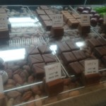 ショコラトリー・パティスリー ソリリテ - ショコラもさすがの品揃え