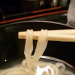 赤坂麺通団 - 絶壁のエッヂと麺線のよじれ