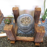 蕎麦貴石 - 水が流れる「蹲」