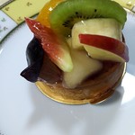 マーガレット菓子店 - 季節のフルーツタルト￥380