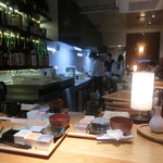 小料理はなれ - 店内はカウンター席のみな感じ