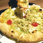 Napoli's PIZZA & CAFFE - バジルピザ
                        葛根湯飲んで味が分からなくなった人と♡