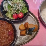 壺小屋 - ○赤インゲン豆のカレー900円