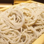 蕎麦きり みよた - 天もり板せいろ+麺大盛り 880円 の大盛りせいろ