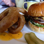 ザ・コーナー ハンバーガー＆サルーン - オニオンリングのドデカさ（笑）