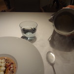 レストランエール - デザート：モンブランに、ー195℃液体窒素をかけるパフォーマンス