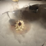 レストランエール - デザート：モンブランに、ー195℃液体窒素をかけるパフォーマンス