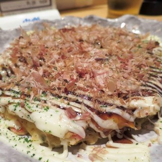 オリジナルの粉もん、名物お好み焼き「OHANA玉」は必食◎