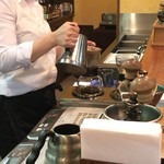 ネルドリップで丁寧に入れてくれる