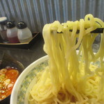 つけ麺屋 おやじ - 多加水麺は中太ストレート