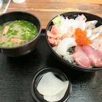 地魚工房 - 特盛り海鮮丼１１００円