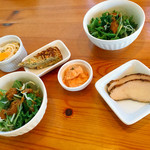 欧風カレー工房チロル - 今日の前菜とサラダ