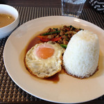 ピム サイアム - ランチのガパオライス