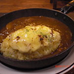 Imadoki Shokudou Izakaya Kosumosu - 焼きカレー　フライパンの熱さでカレールーがバチバチいってます