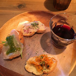 シンパティカリモーネ - 前菜と赤ワイン