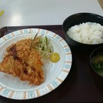 府中自動車運転免許試験場食堂 - パートさんが仕込んだアジフライ定食