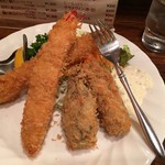 海老の長さと牡蠣の大きさをフォークと比較してw