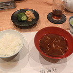 南海荘 - ご飯・赤だし（そうめん入り）・香の物