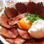 焼肉平城苑 - 肉屋のローストビーフ丼