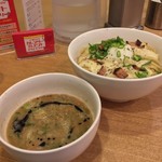 カーザ ルカ - ラー博は俺の社員食堂。  カルボナーラ風つけ麺、大盛り！  【悲報】カルボナーラ風つけ麺は2016年10月31日で販売終了、とのこと。  気に入っていたのにな。(´･ω･`) ｼｮﾎﾞｰﾝ