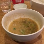 カーザ ルカ - つけ麺の最後のオタノシミ、スープ割り♡  ベジブロスが加えられる。このあたりが日本のつけ麺と違い、気に入っていたンだけどな。まもなく販売終了とはザソネソ