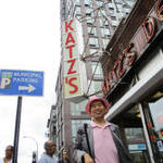 KATZ'S DELICATESSEN - お店の外観