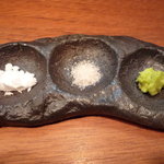 御造りはパキスタンの塩、宮古島の雪塩、本山葵で戴きます。