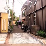 STEAK-KAPPO  TSUKI - さくら歯科さんとダイニングみうらさんの間の路地