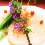 STEAK-KAPPO  TSUKI - 芽葱？と穂紫蘇でチョット和風の盛り付け♪