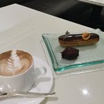 パティスリー・サダハル・アオキ・パリ - エクレール ショコラ ハロウィン 590円
      カプチーノ 840円