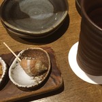 鮨 炉端焼 日本酒 六方 - 芋焼酎なかなかのラインナップ。お通しに貝♪( ´▽｀)