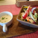 uguisu - すご～く熱い！石焼きチーズドリア(900円) お野菜のポタージュとお野菜のバーニャカウダプレート
