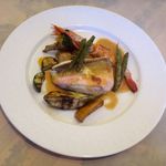 レストラン・ル・シャ・ボテ - 三重県産ホウボウと毛かにのムースリーヌ　赤海老添え、ドライトマトソース