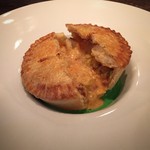 マークス ガストロノミー&ワイン - 中身はゴーダチーズ、ポテト、チョリソなど