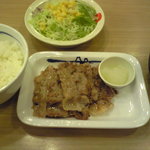 松屋 - 2010/11/17 牛焼肉定食630円951kcal
