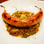 遠藤利三郎商店 - 主菜
      自家製ソーセージのロースト
      レンズ豆とキャベツの煮込み添え