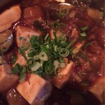 芳本 - 牛すじ麻婆豆腐