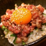 豚中島南方 - 焼トン屋さんの限定河内鴨ユッケ丼！