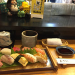 房寿司 - お昼のランチ　赤だし付きなら￥７００円（税込）