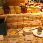 ザ・カフェ(グランドプリンスホテル大阪ベイ) - 蟹用のソースは、蟹酢　サウザンアイランド　醤油マヨネーズ　醤油　オリーブオイルと醤油などバラエティ豊か