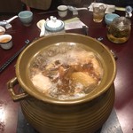 趙楊 - 取り分け前の人参鴨堡/鴨肉のつぼ煮