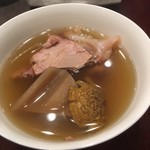 趙楊 - 人参鴨堡/鴨肉のつぼ煮、具材は鴨、自生朝鮮人参、蓮根、アガリグス