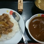 松屋 - こだわりの七味も付いてきます